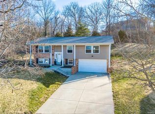 23 Forest Oak Ct, Fenton, MO