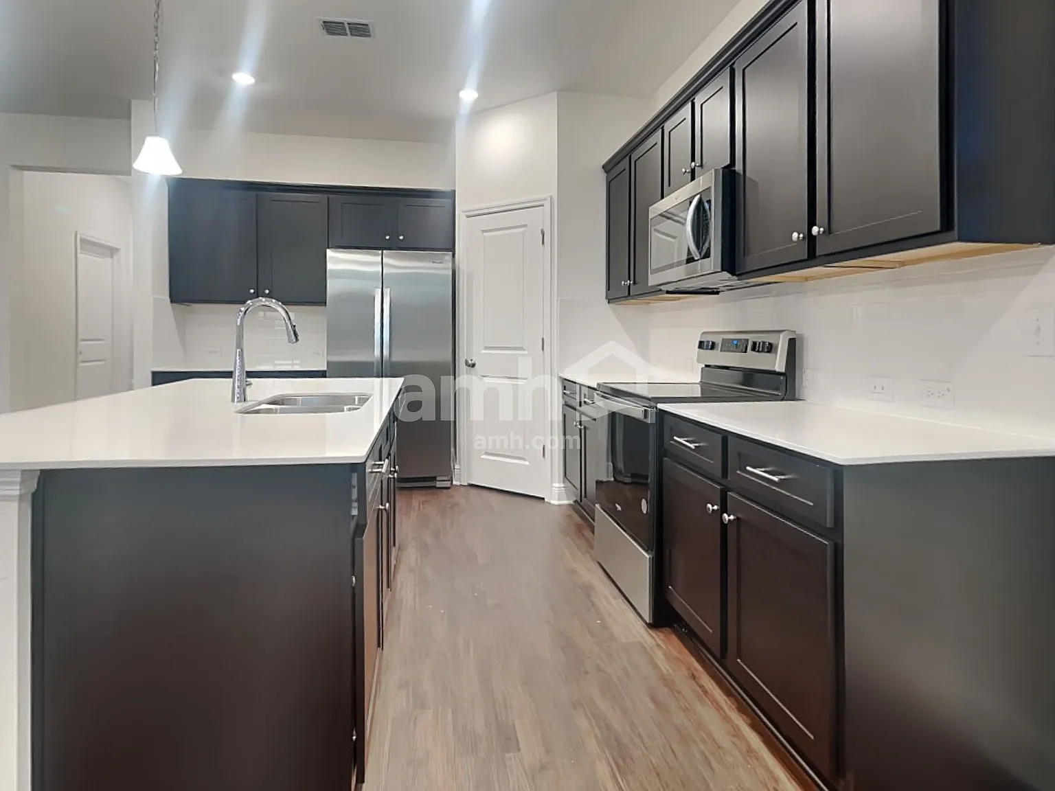 4 bed, 3.0 bath, 2222 sqft, $2,880 — Photo 3