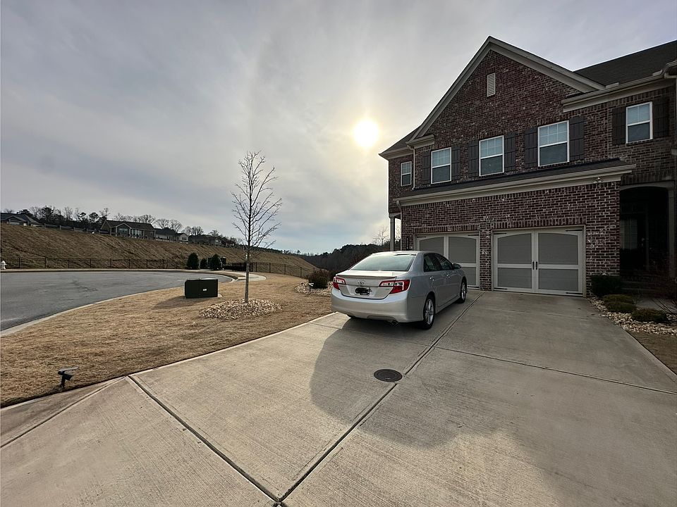 Front side view , corner culdesac lot