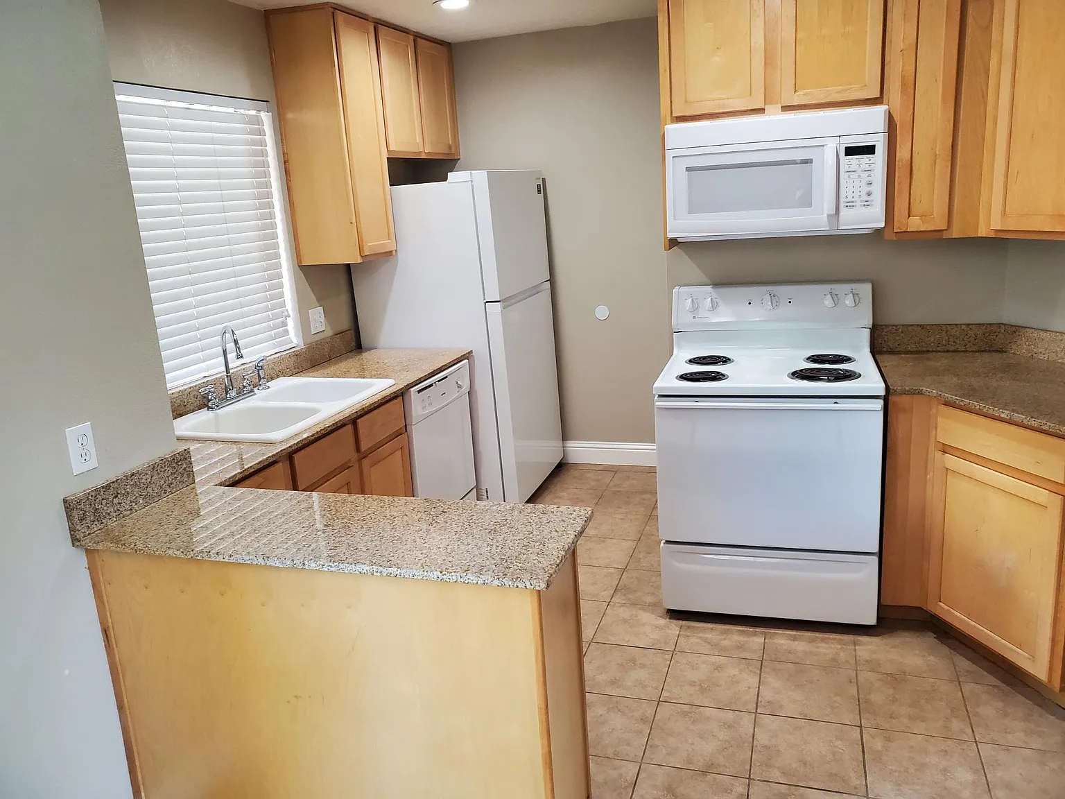 2 bed, 1.5 bath, 1108 sqft, $1,595 — Photo 1