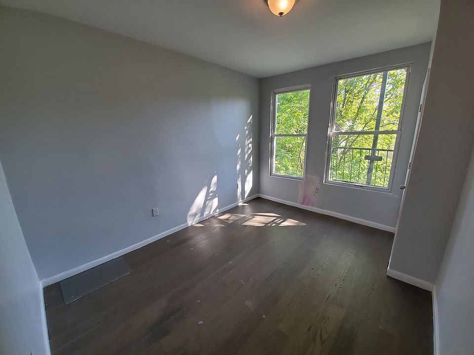 2nd image of 77 Bostwick Ave #27E