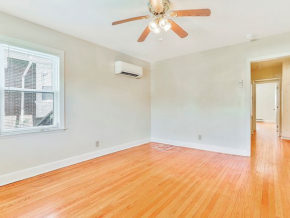5th image of 832 Potomac Ave APT 1N