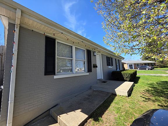 3rd image of 1706 Knoxville Ct