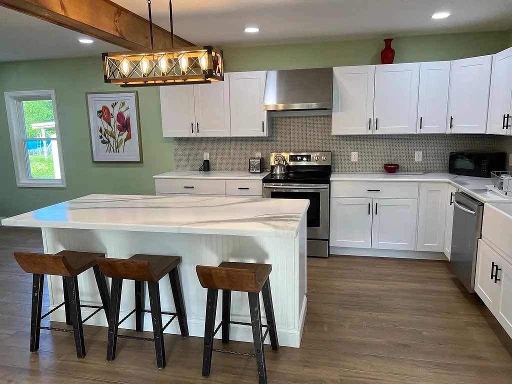 3 bed, 1.5 bath, 1830 sqft, $2,500 — Photo 3
