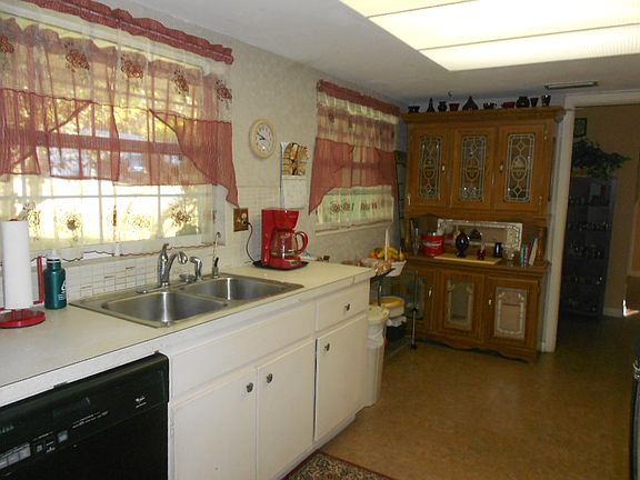 2nd image of 592 W Lakeshore Dr