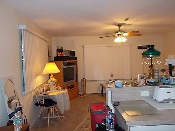 5th image of 1808 N Oleander Ave