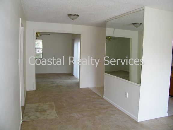 4th image of 32 Audrey Dr W