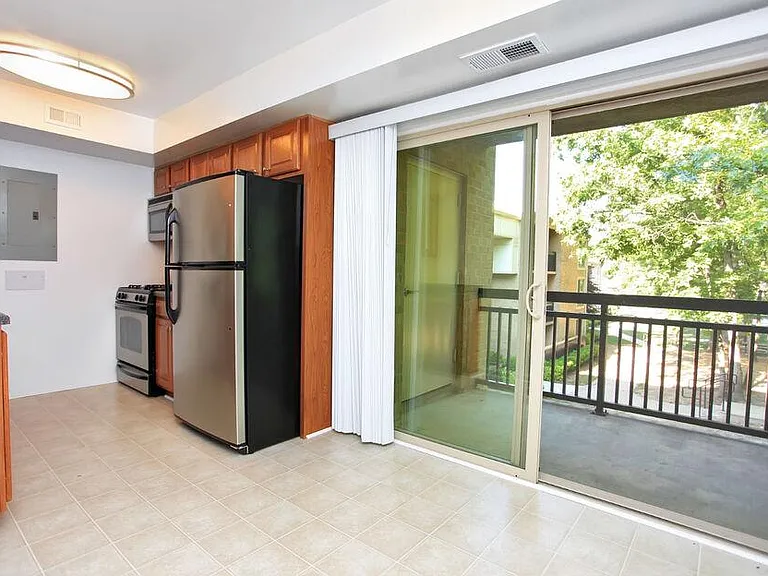 7 McCausland Pl — Photo 1