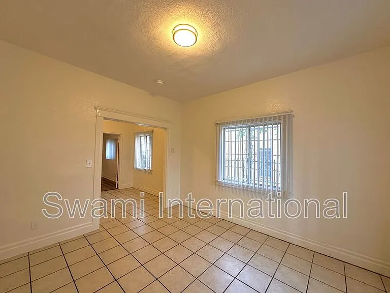 932 W 62nd St — Photo 5