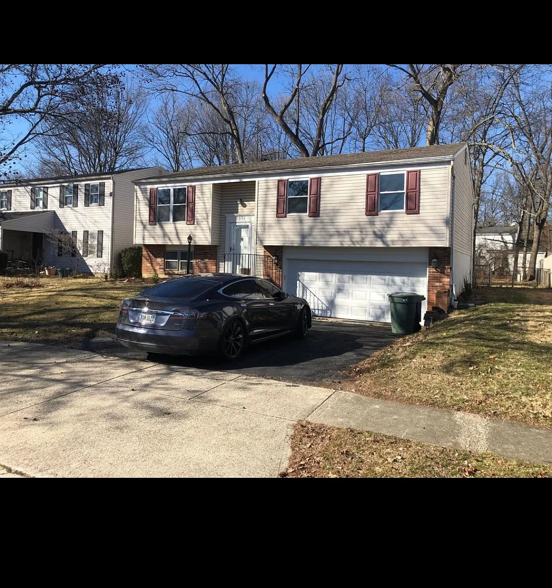 3 bed, 1.5 bath, 1400 sqft, $2,295 — Photo 2