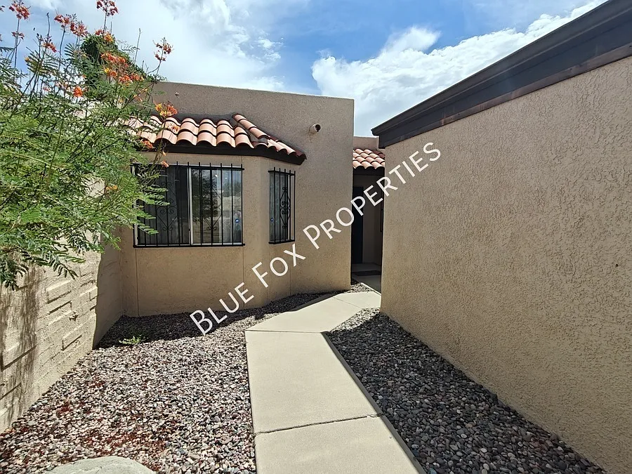 2415 W Calle Retana