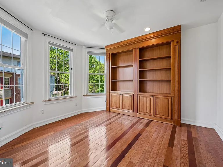 229 W Hansberry St — Photo 19