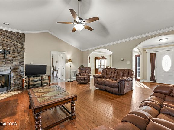 5th image of 2712 Barsha Fields Ln