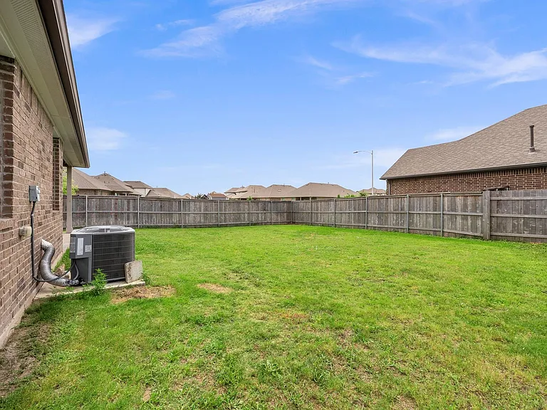 13900 McArthur Dr — Photo 31