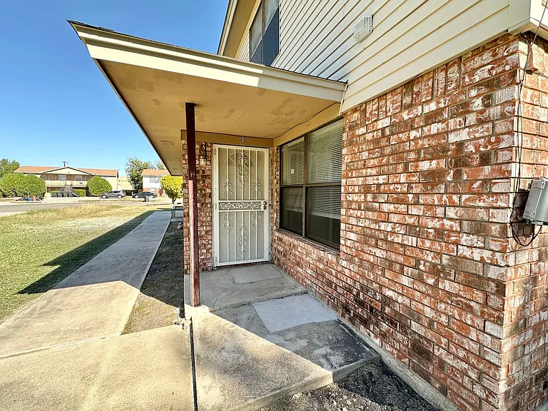 4806 Rainbow Cir — Photo 2