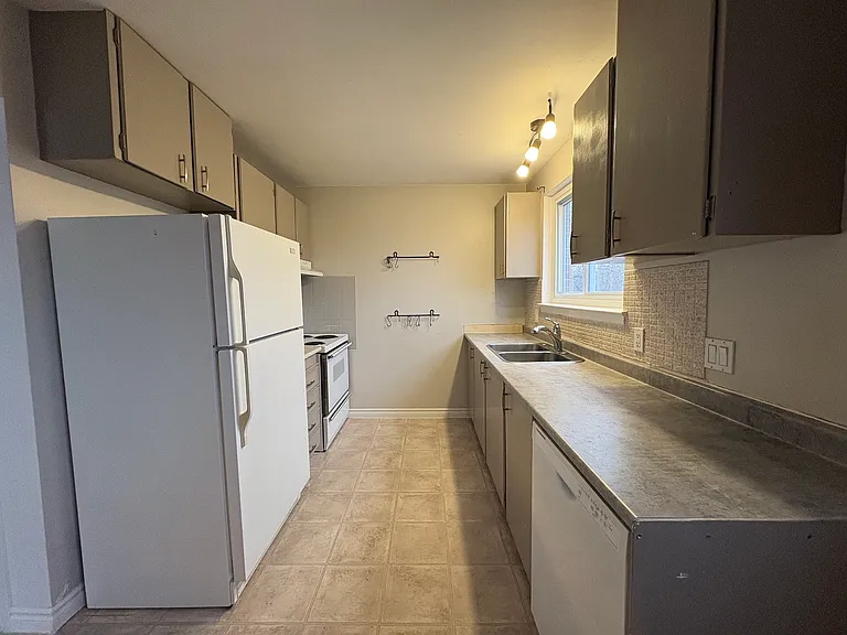 136 Mooregate Cres #2 — Photo 9