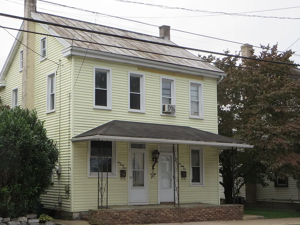 143 N Cedar St