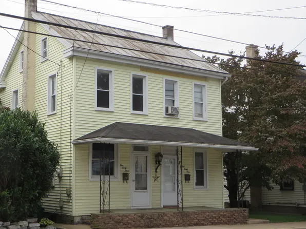 143 N Cedar St, Lititz, PA 17543