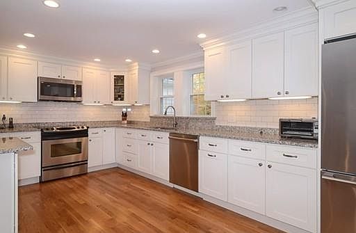 3rd image of 93 Woodlawn Ave