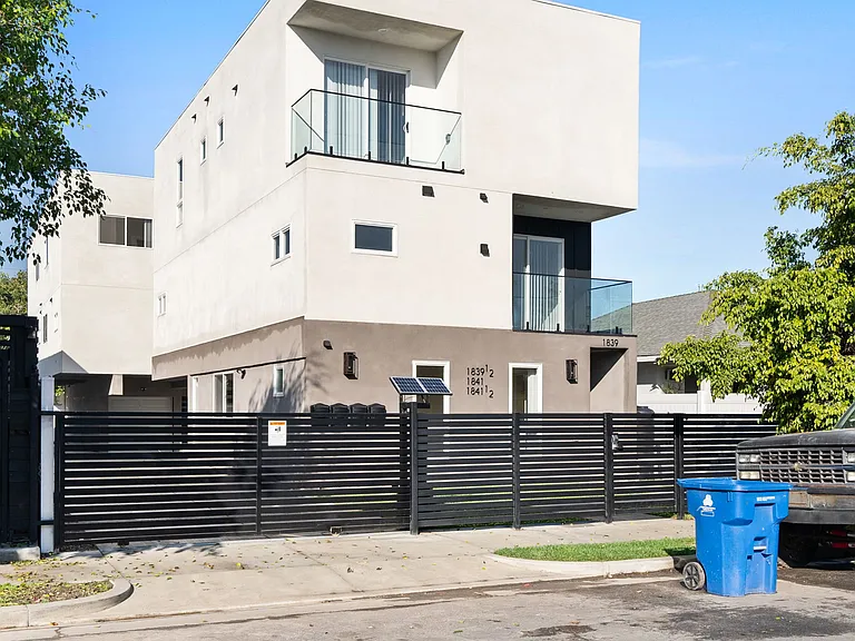 1839 S Longwood Ave #1/2 — Photo 9