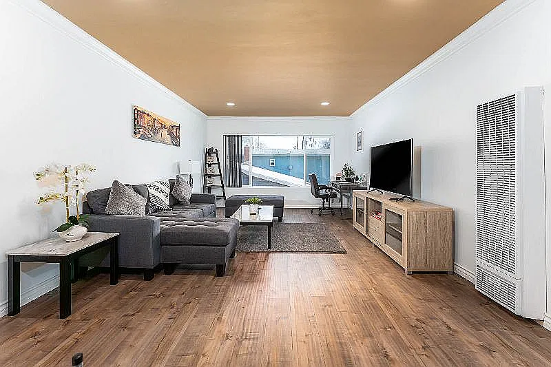 2 bed, 850 sqft, $2,400 — Photo 1