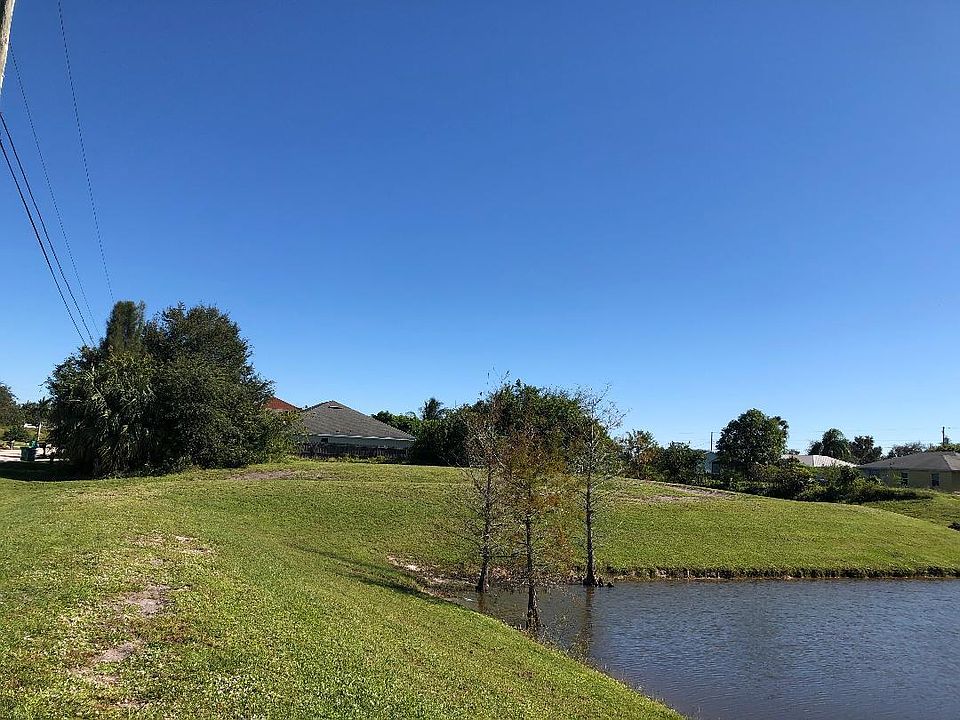 1st image of 595 SW Bradshaw Cir