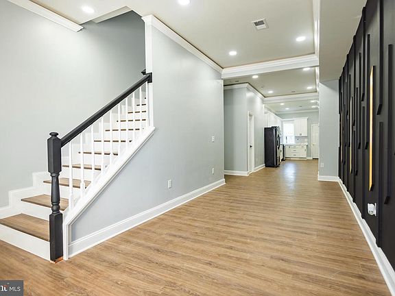 4th image of 820 N Monroe St