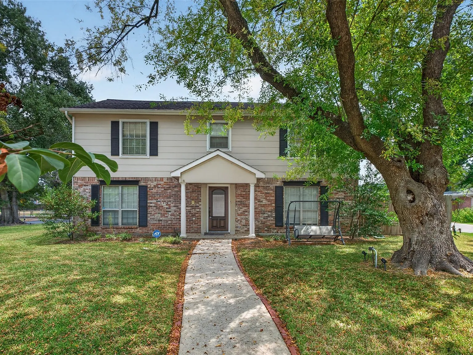 4 bed, 2.5 bath, 2258 sqft, $2,600 — Photo 1
