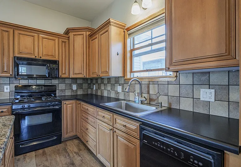 1219 Grand Ave — Photo 10