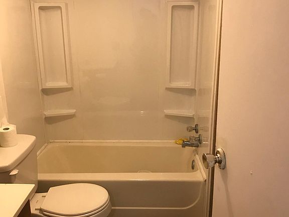 2nd image of 443 Leslie Dr