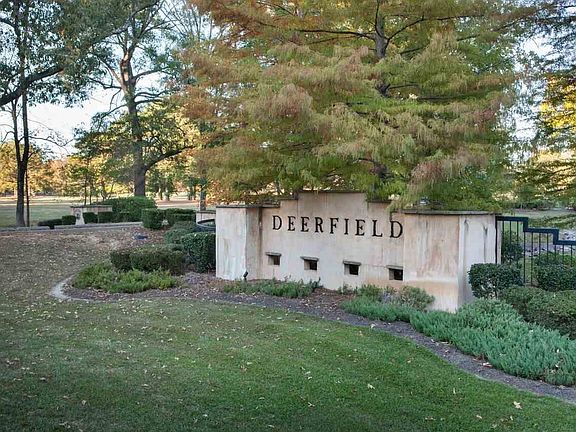 2nd image of 807 W Deerfield Dr