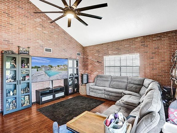 2nd image of 2815 Black Pine Court