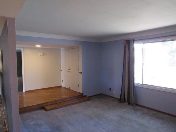 3rd image of 220 E WOODMAN Drive