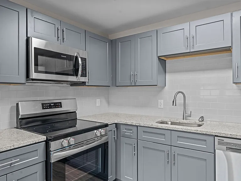 1302 E King St — Photo 20