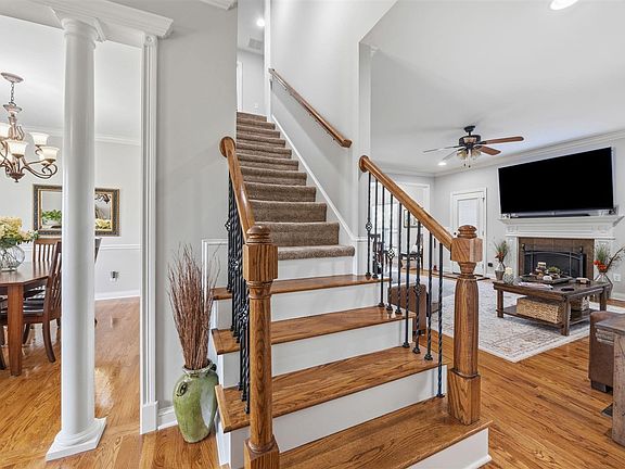 5th image of 1324 Beaumont Dr