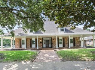 2478 Lake Oaks Pkwy, New Orleans, LA 70122