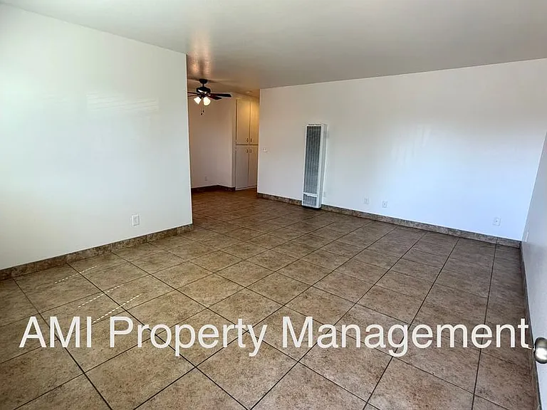 805 10th St #B — Photo 5