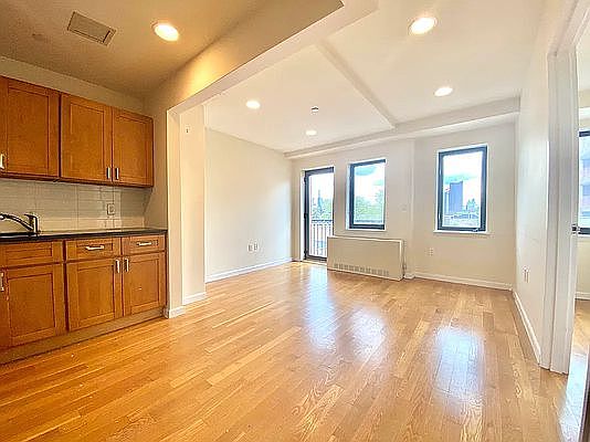 2nd image of 3110 23rd St APT 2I