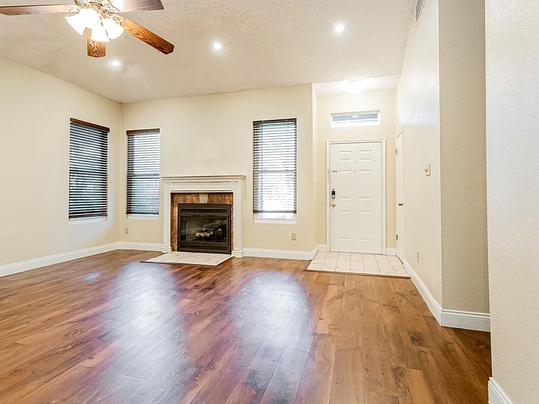 2109 Castle View Dr — Photo 5