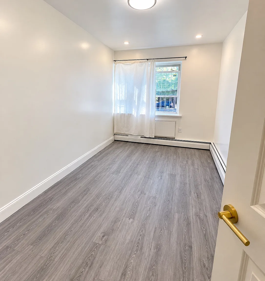 3 bed, 1200 sqft, $3,000 — Photo 2