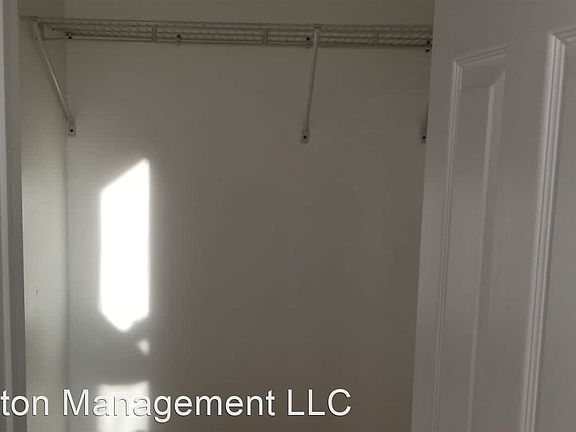 4th image of 136-138 Walnut St Unit 3
