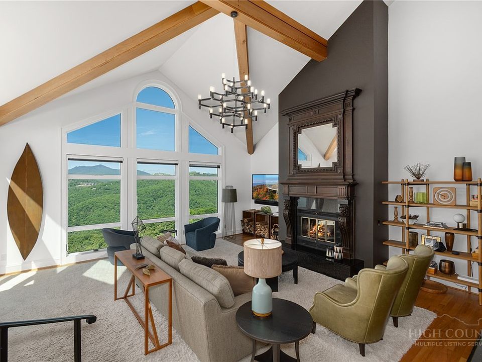 1st image of 1073 Wonderland Trail #C