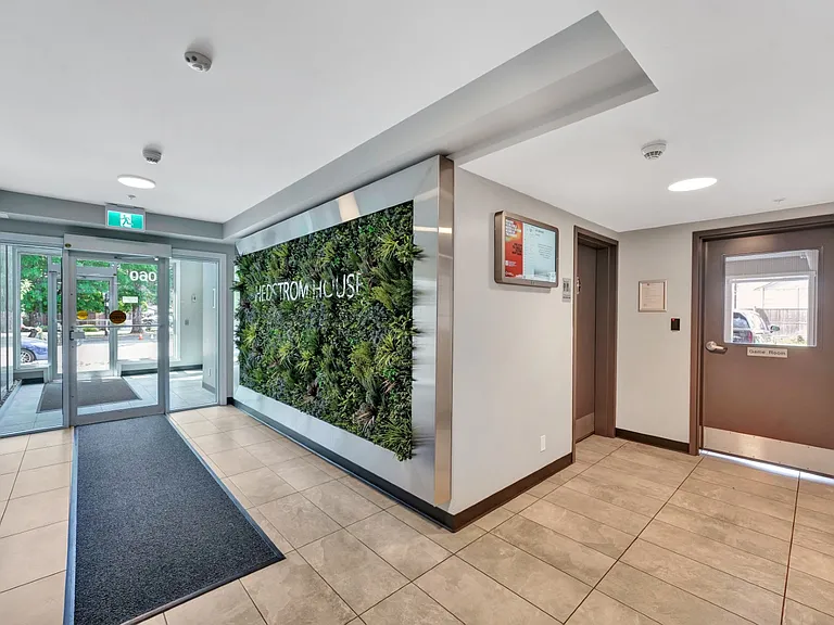 1060 Goldstream Ave — Photo 9