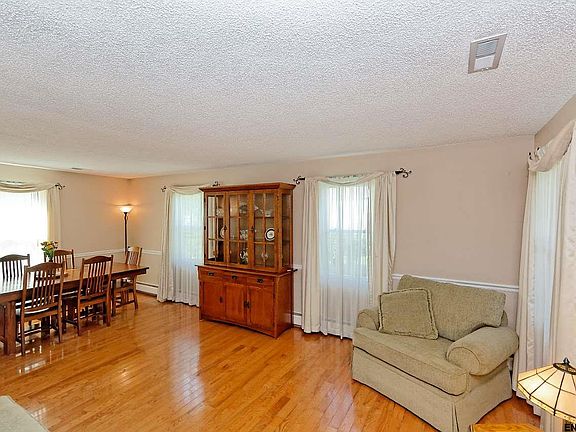 5th image of 4 Gleneagles Blvd