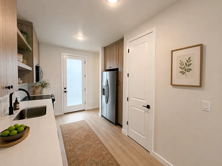 L0533 - D - Reed Place Condos — Photo 2