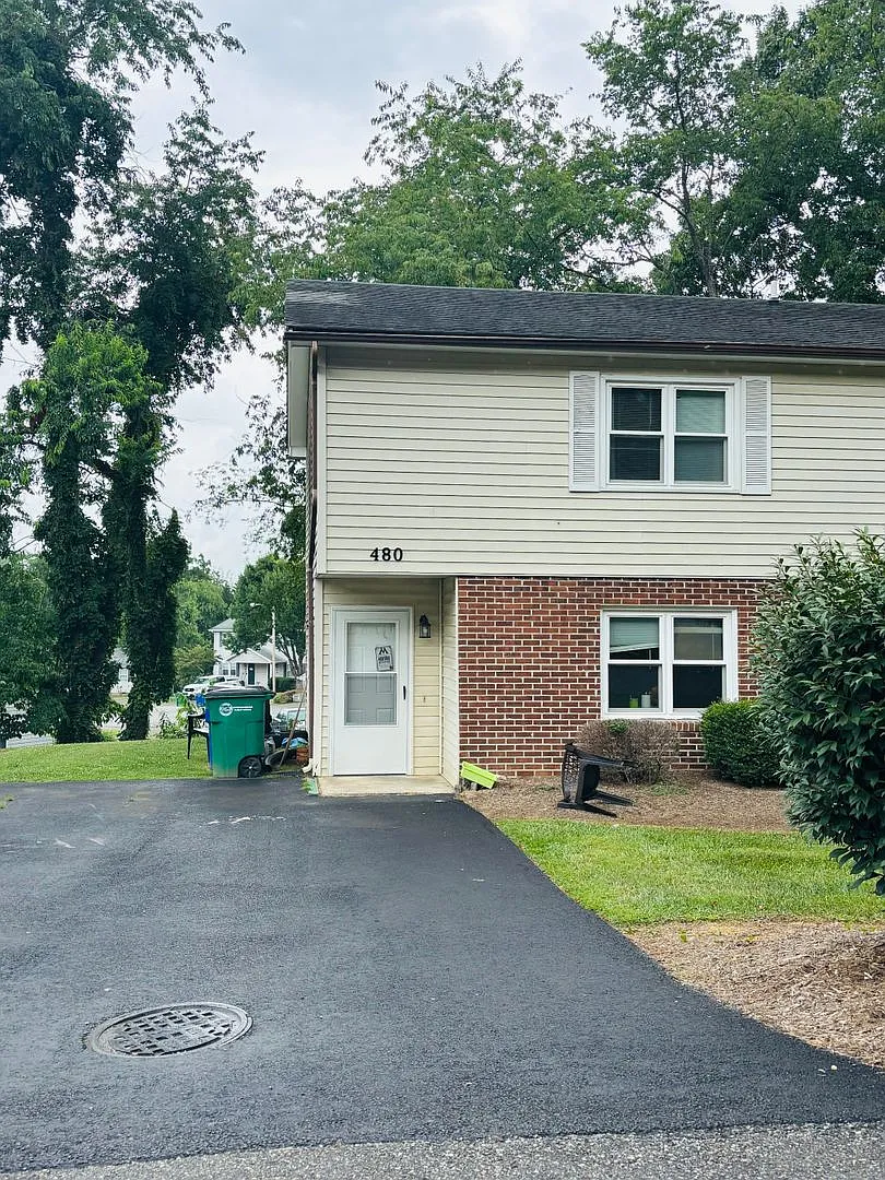 1064PH - 445-495 Miller Court Properties - M — Photo 2