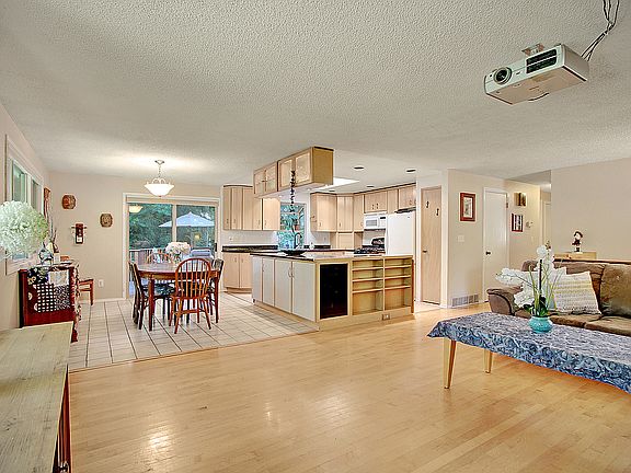 2nd image of 9960 137th Pl NE