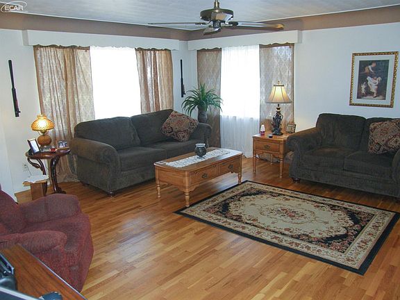 5th image of 1111 Brady St
