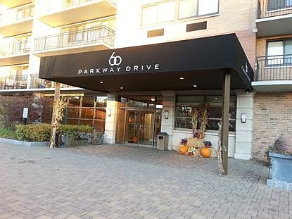5th image of 60 Parkway Dr E APT 1E