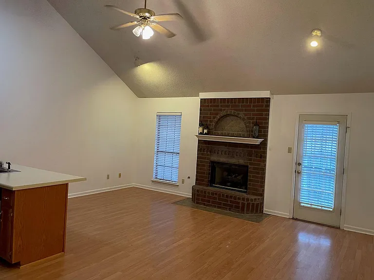 425 Blair Dr — Photo 7
